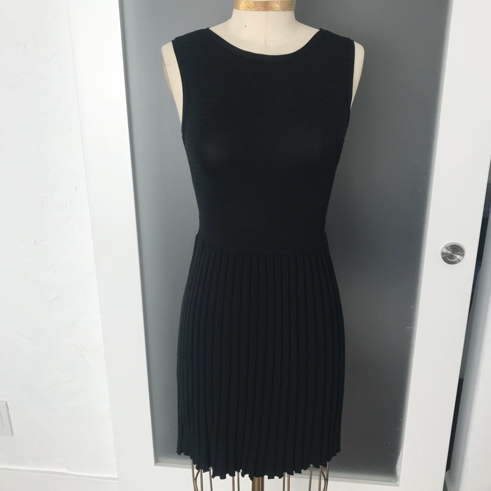 Kerisma black pleated stretch sleeveless dress!